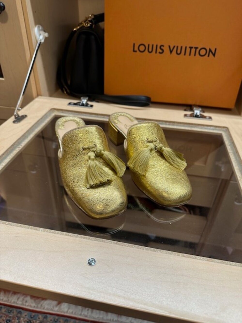 CHRISTIAN LOUBOUTIN GOLD LEATHER SIZE 38 MULES
